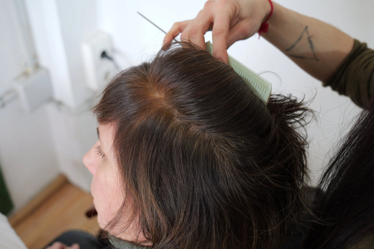 Cómo cubrir canas con henna: paso a paso Radhe Shyam