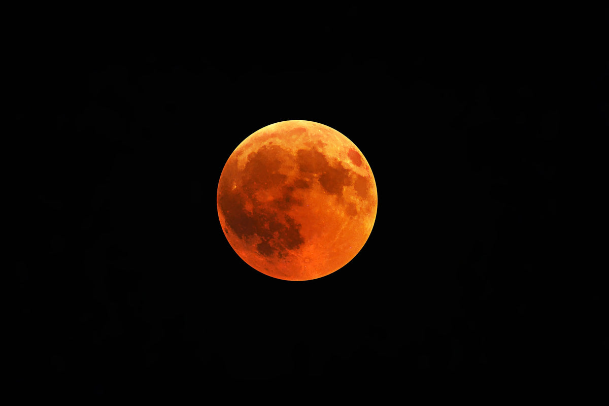 Eclipse lunar de agosto 2026: el ritual de integración tras la transformación Radhe Shyam