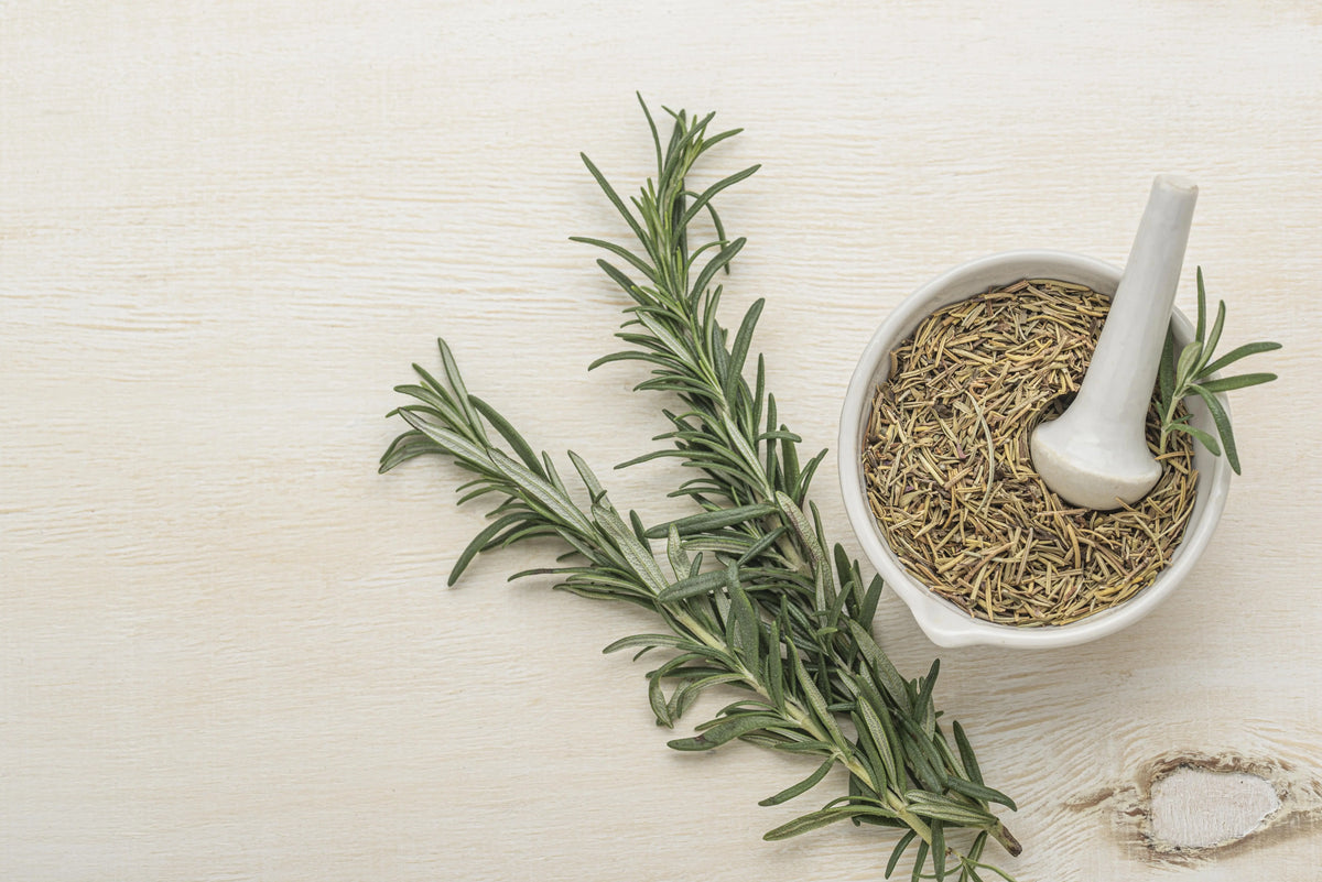 Romero para el pelo: el remedio natural para fortalecer y estimular su crecimiento Radhe Shyam
