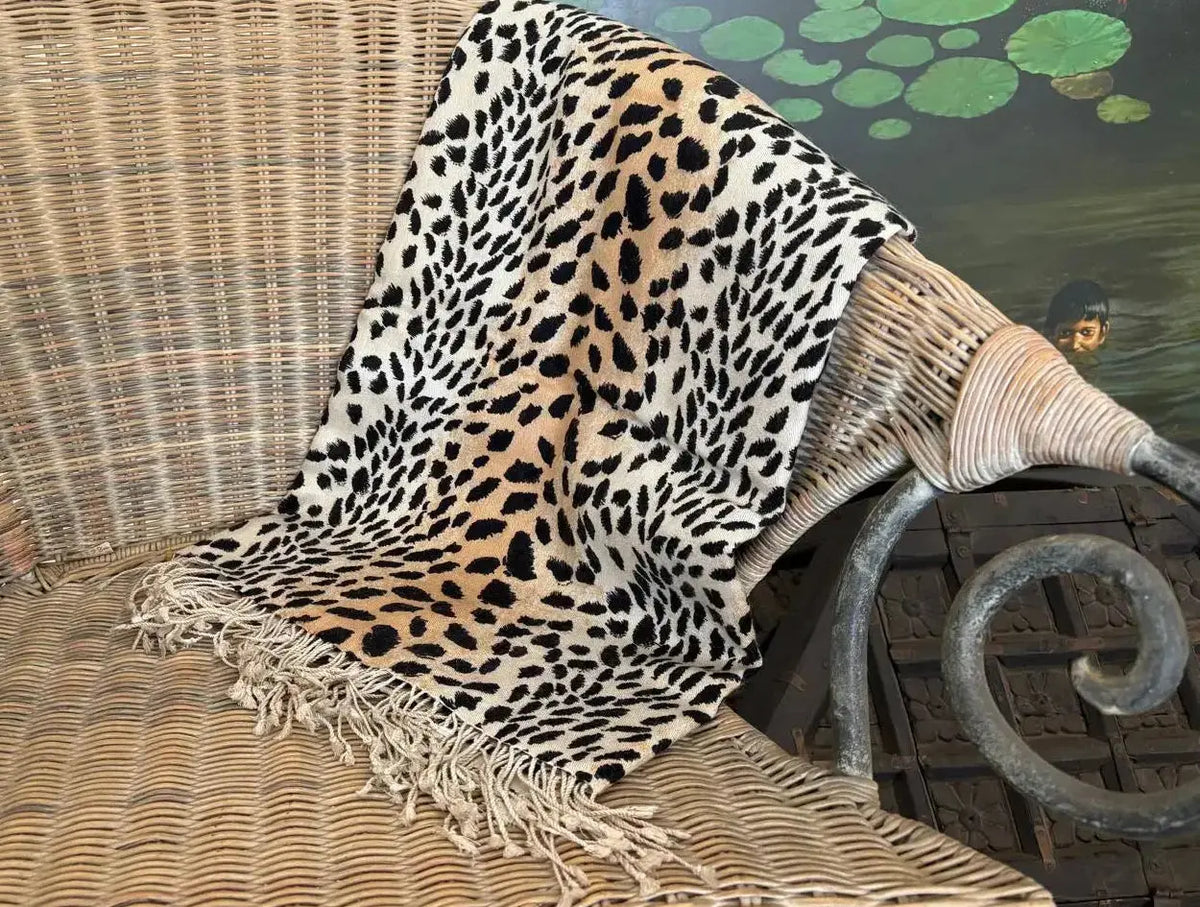 Pashminas de estampados animales de cashmere y seda Radhe Shyam